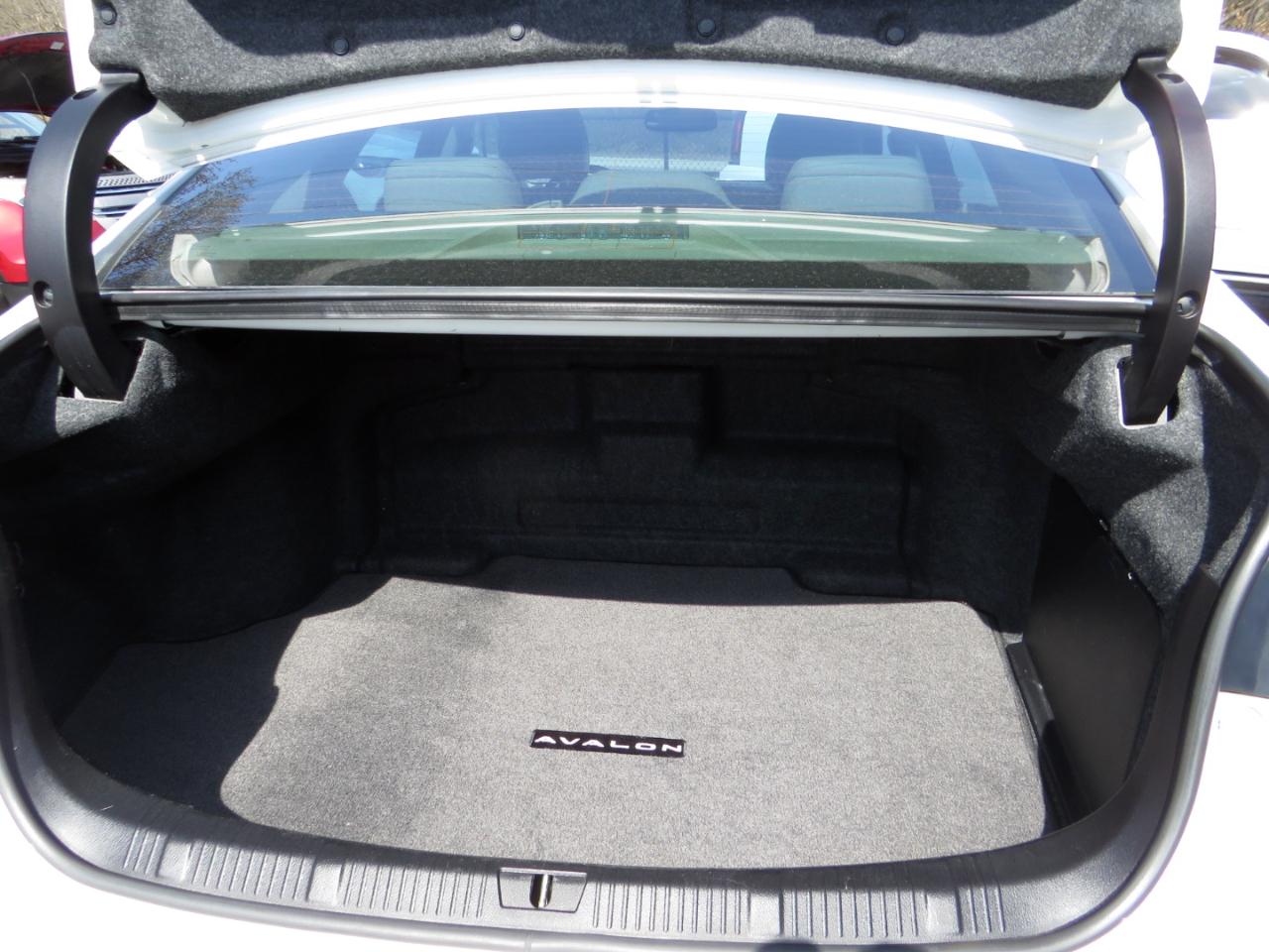 Toyota Avalon Hybrid 4dr Sdn XLE Premium (Natl) 2013