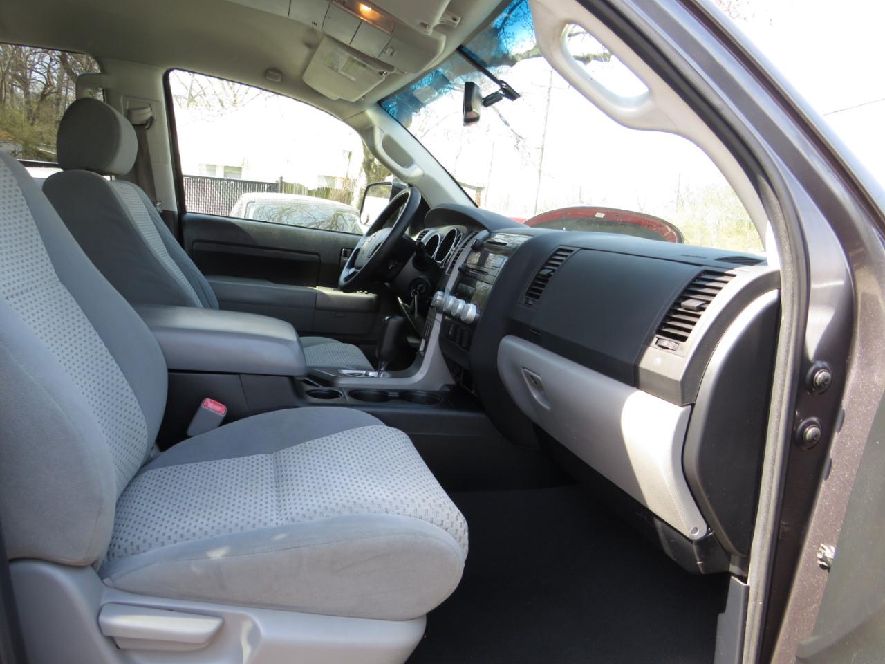 Toyota Tundra 2WD Truck Double Cab 4.6L V8 6-Spd AT (Natl) 2012