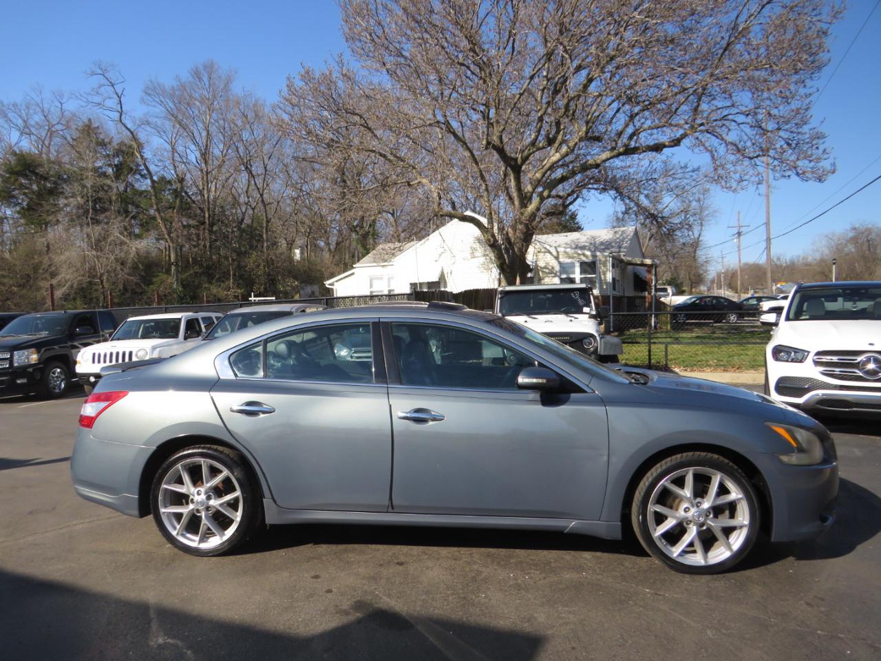 Nissan Maxima 4dr Sdn V6 CVT 3.5 SV w/Sport Pkg 2011