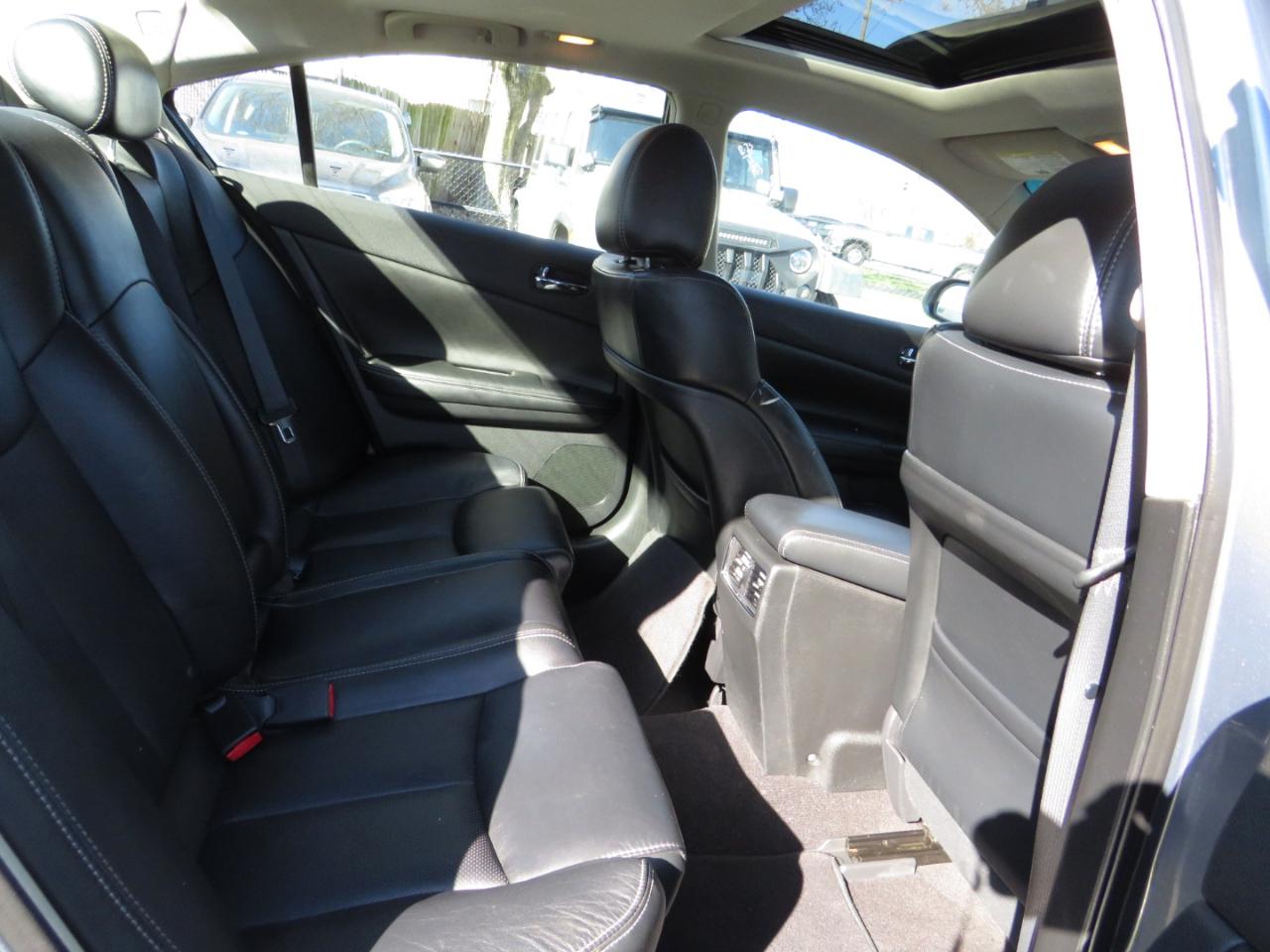 Nissan Maxima 4dr Sdn V6 CVT 3.5 SV w/Sport Pkg 2011