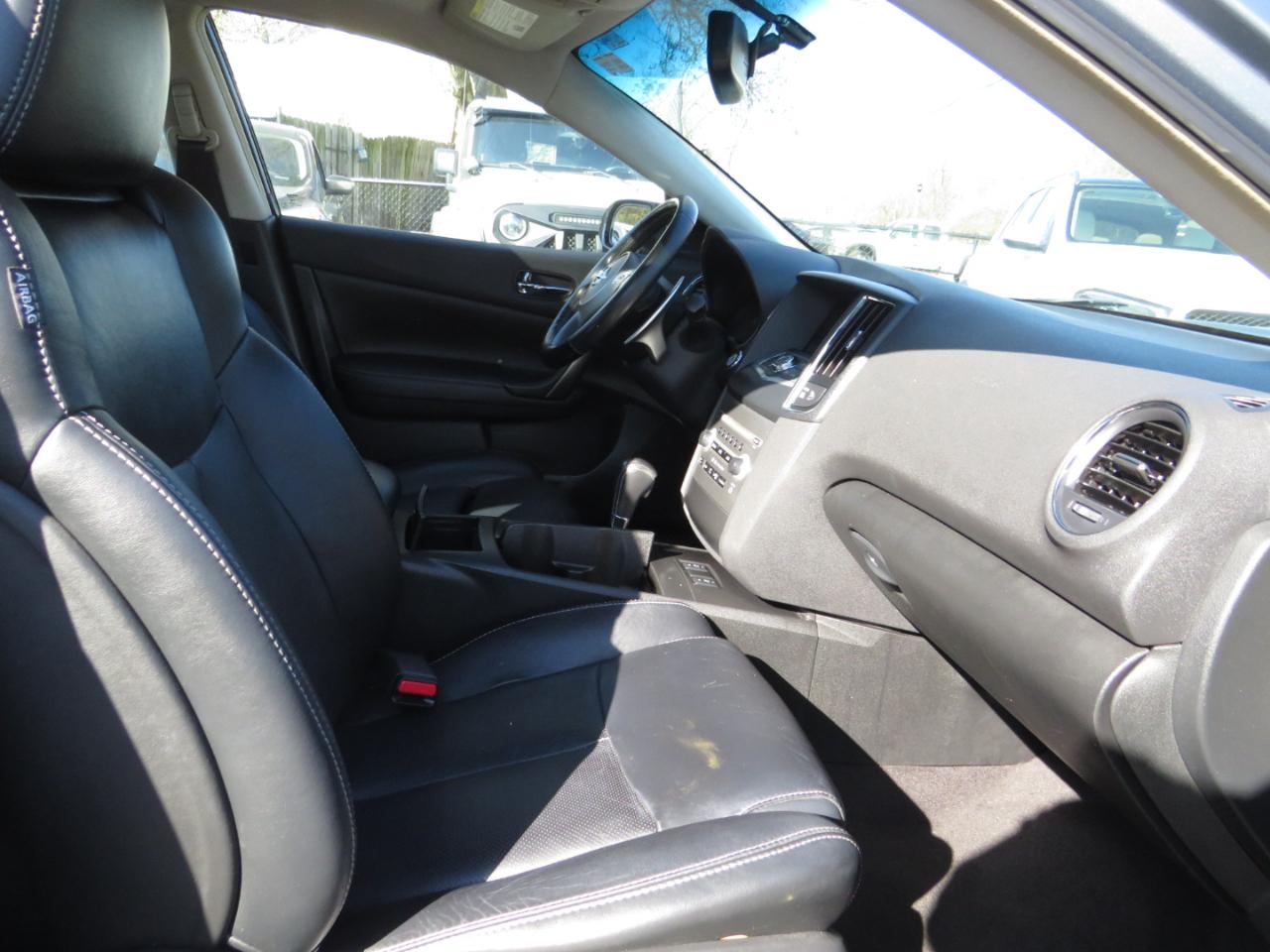 Nissan Maxima 4dr Sdn V6 CVT 3.5 SV w/Sport Pkg 2011