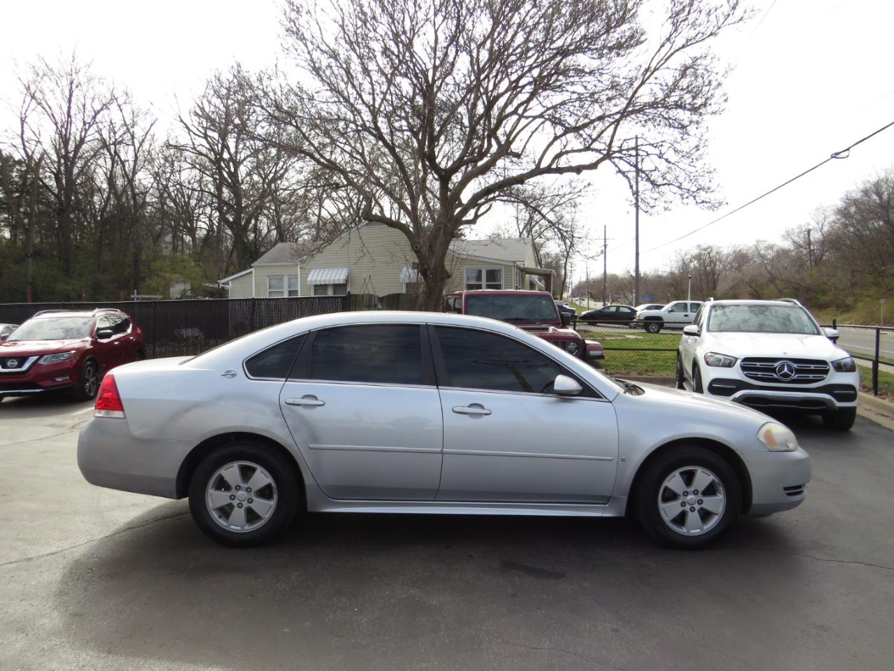 Chevrolet Impala 4dr Sdn 3.5L LT 2009