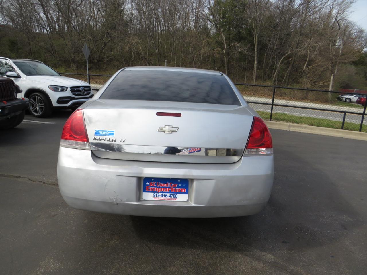 Chevrolet Impala 4dr Sdn 3.5L LT 2009