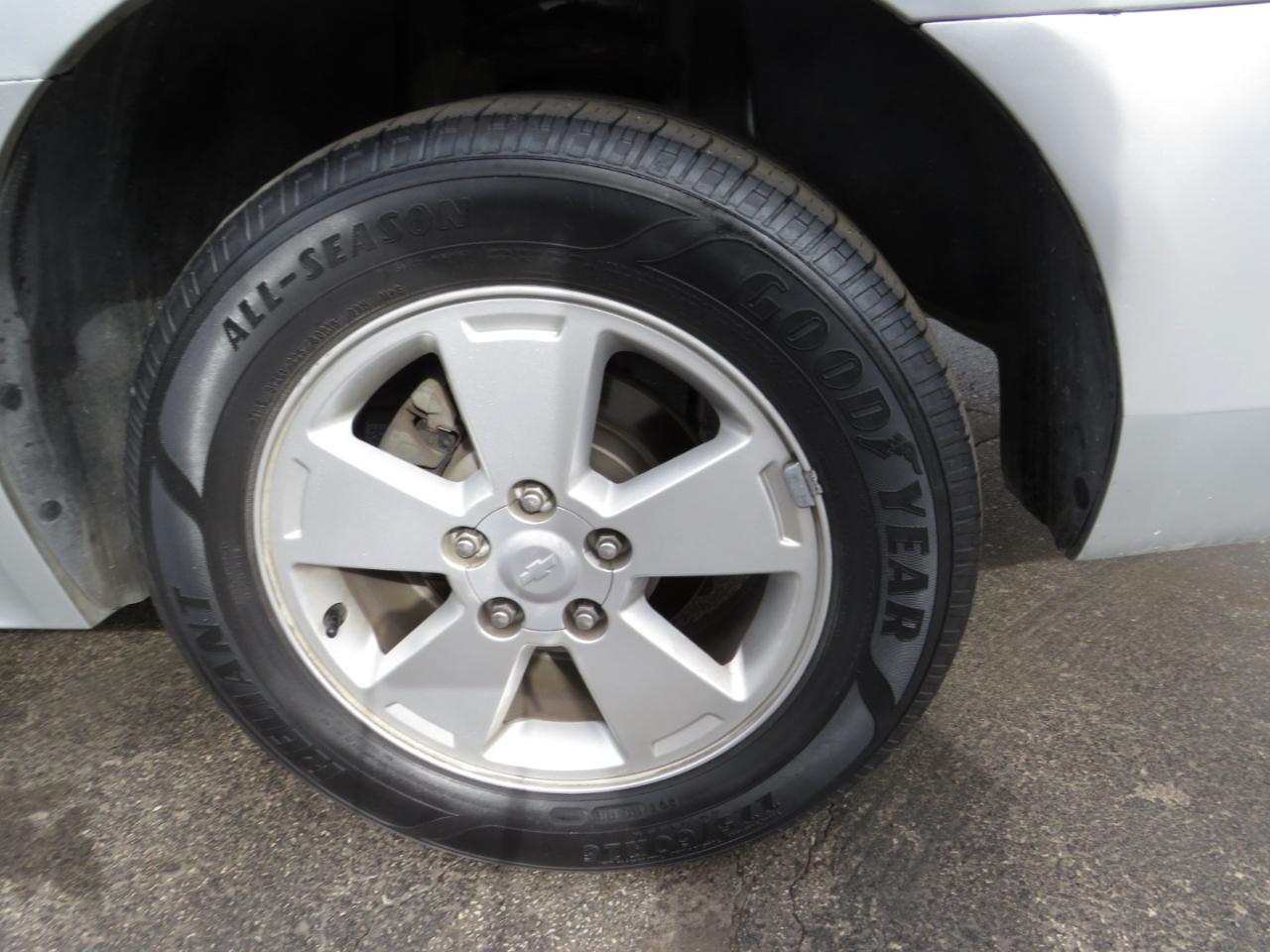 Chevrolet Impala 4dr Sdn 3.5L LT 2009