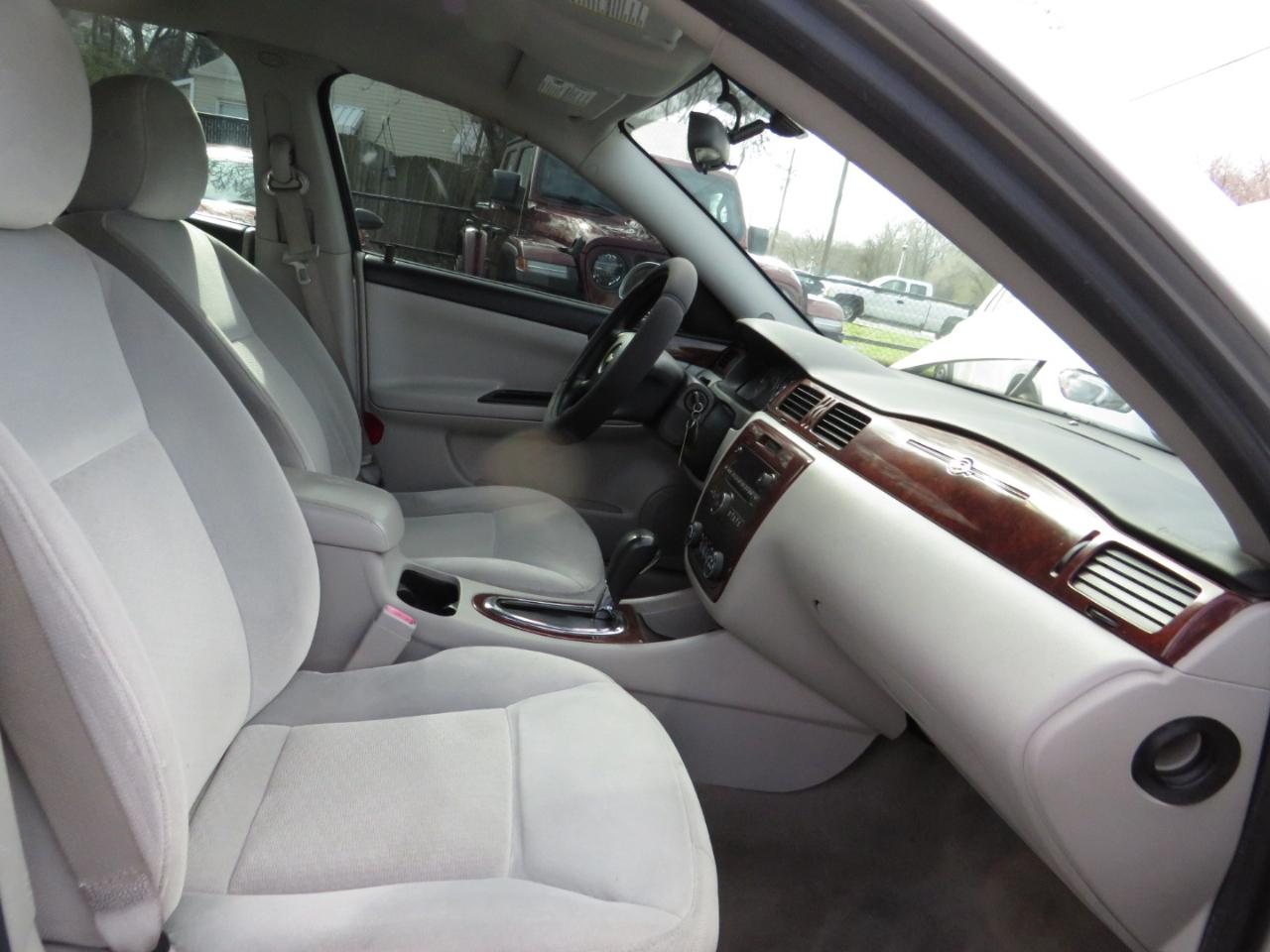 Chevrolet Impala 4dr Sdn 3.5L LT 2009