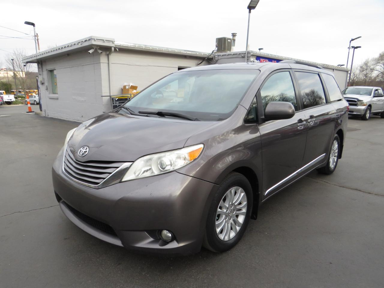 Toyota Sienna 5dr 8-Pass Van XLE Premium FWD (Natl) 2015