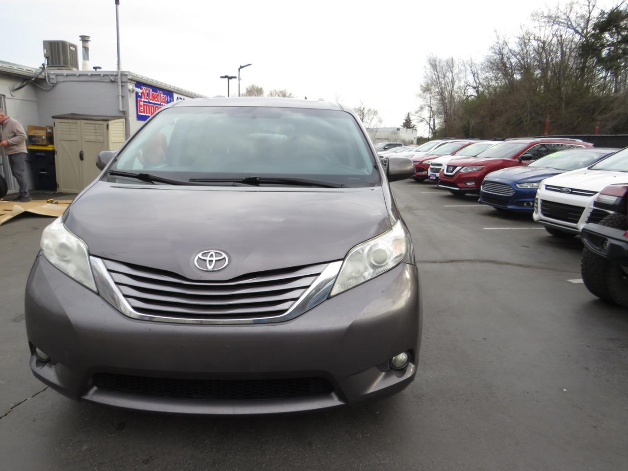 Toyota Sienna 5dr 8-Pass Van XLE Premium FWD (Natl) 2015