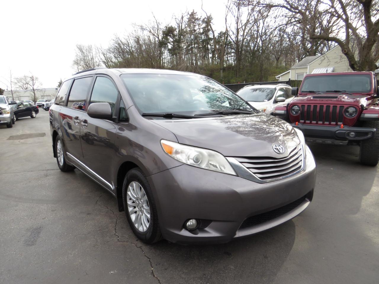 Toyota Sienna 5dr 8-Pass Van XLE Premium FWD (Natl) 2015