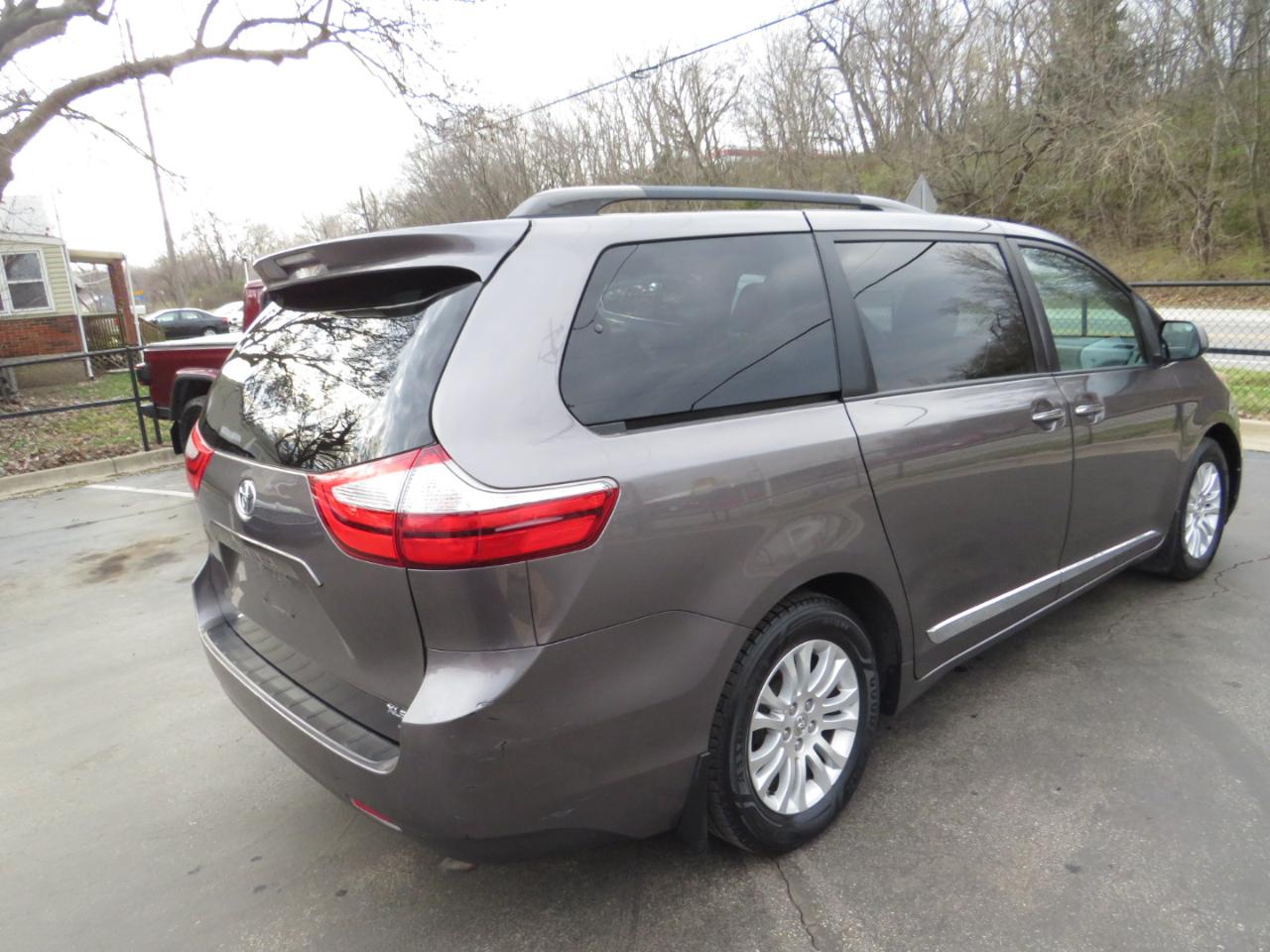 Toyota Sienna 5dr 8-Pass Van XLE Premium FWD (Natl) 2015