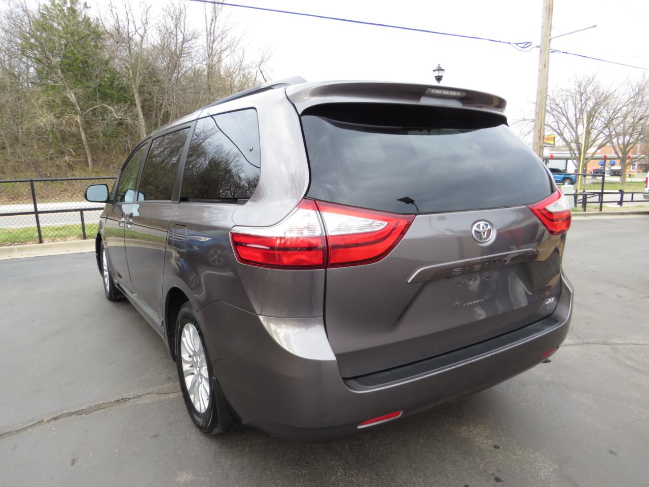 Toyota Sienna 5dr 8-Pass Van XLE Premium FWD (Natl) 2015