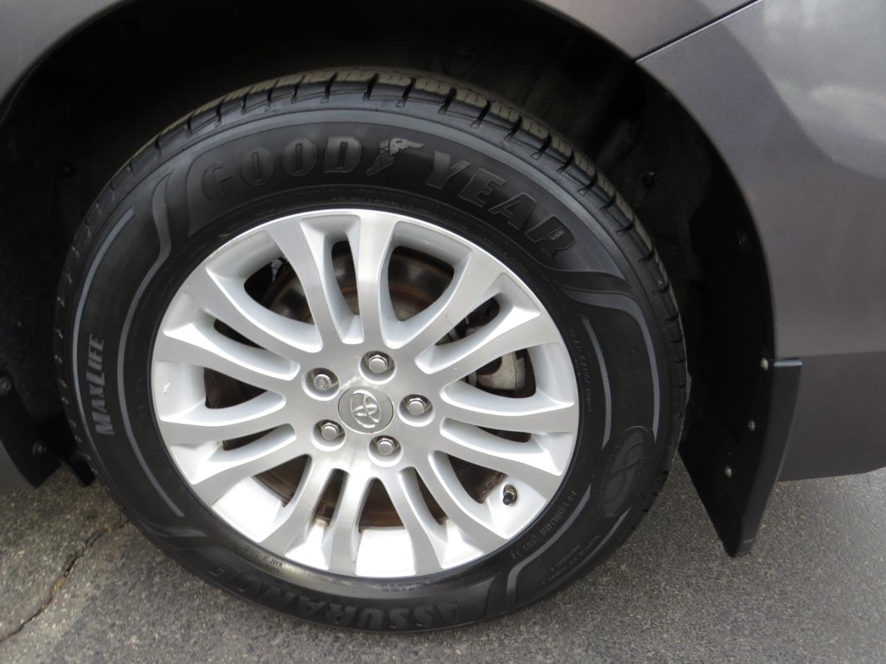 Toyota Sienna 5dr 8-Pass Van XLE Premium FWD (Natl) 2015