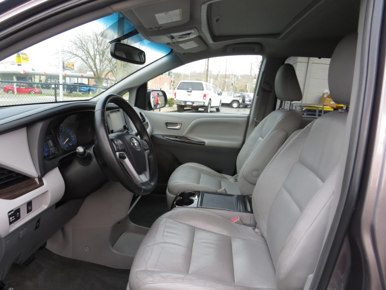 Toyota Sienna 5dr 8-Pass Van XLE Premium FWD (Natl) 2015