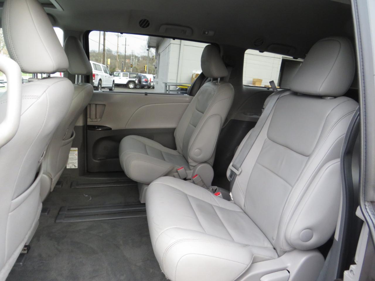 Toyota Sienna 5dr 8-Pass Van XLE Premium FWD (Natl) 2015