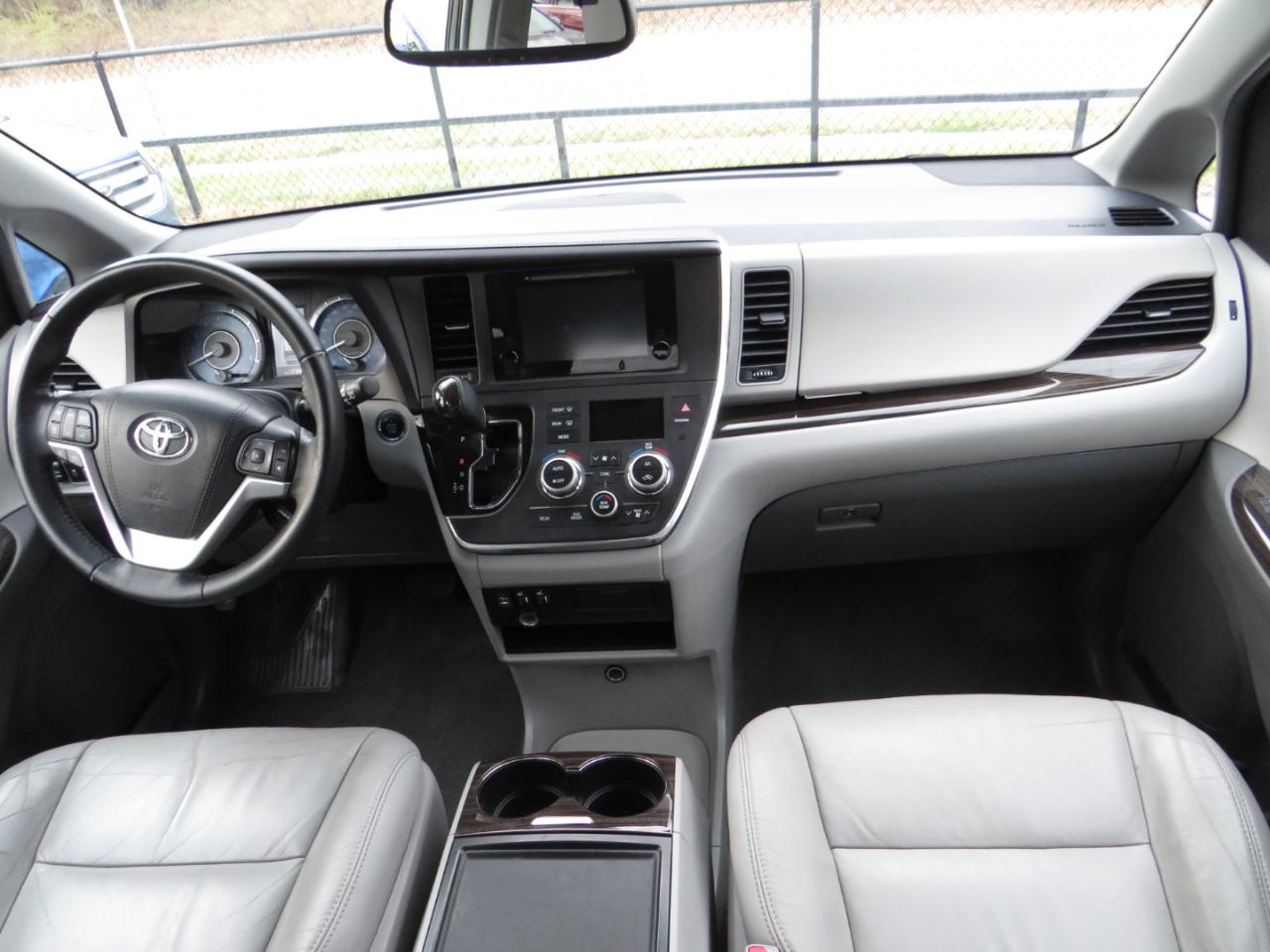 Toyota Sienna 5dr 8-Pass Van XLE Premium FWD (Natl) 2015