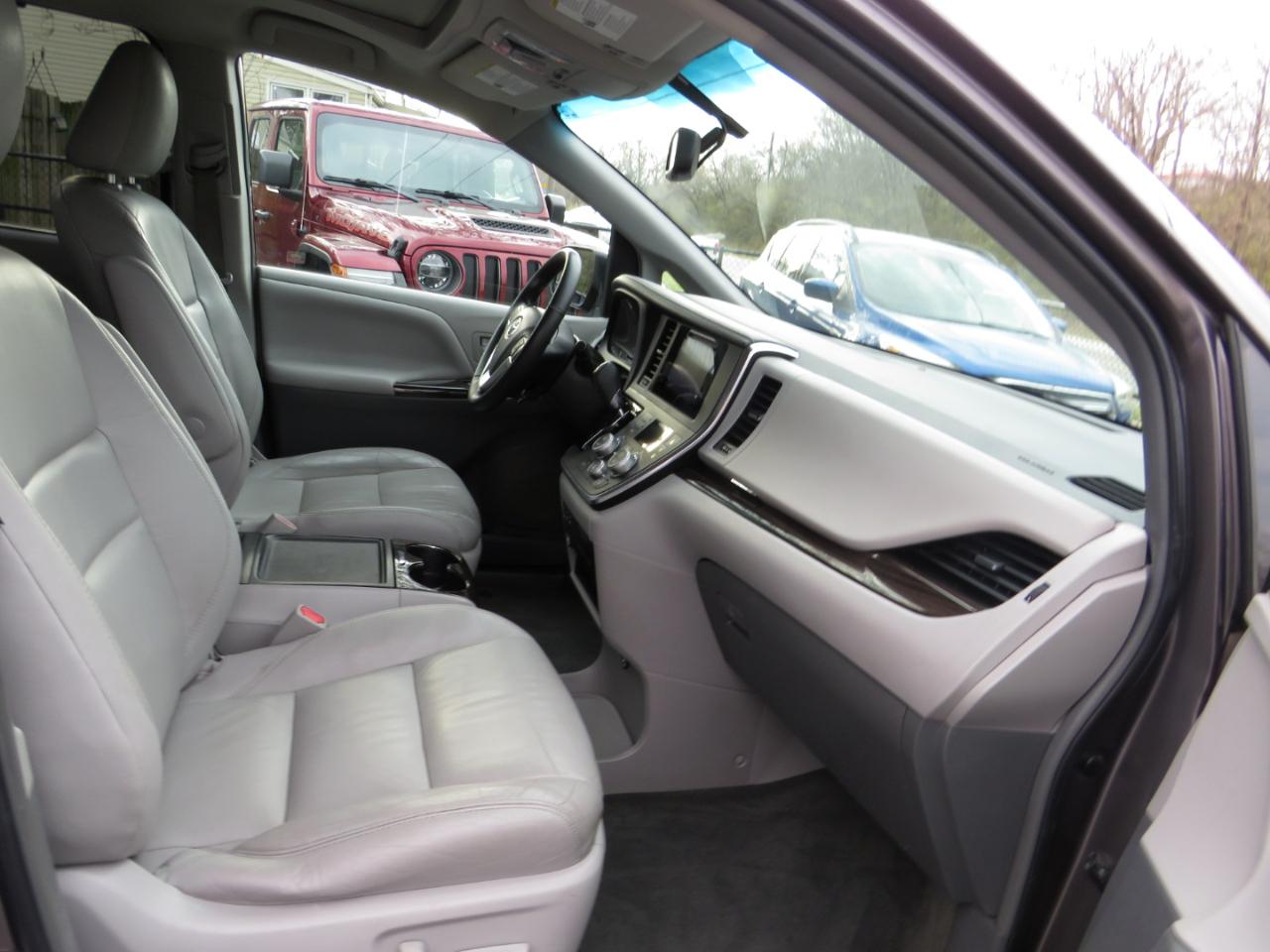 Toyota Sienna 5dr 8-Pass Van XLE Premium FWD (Natl) 2015