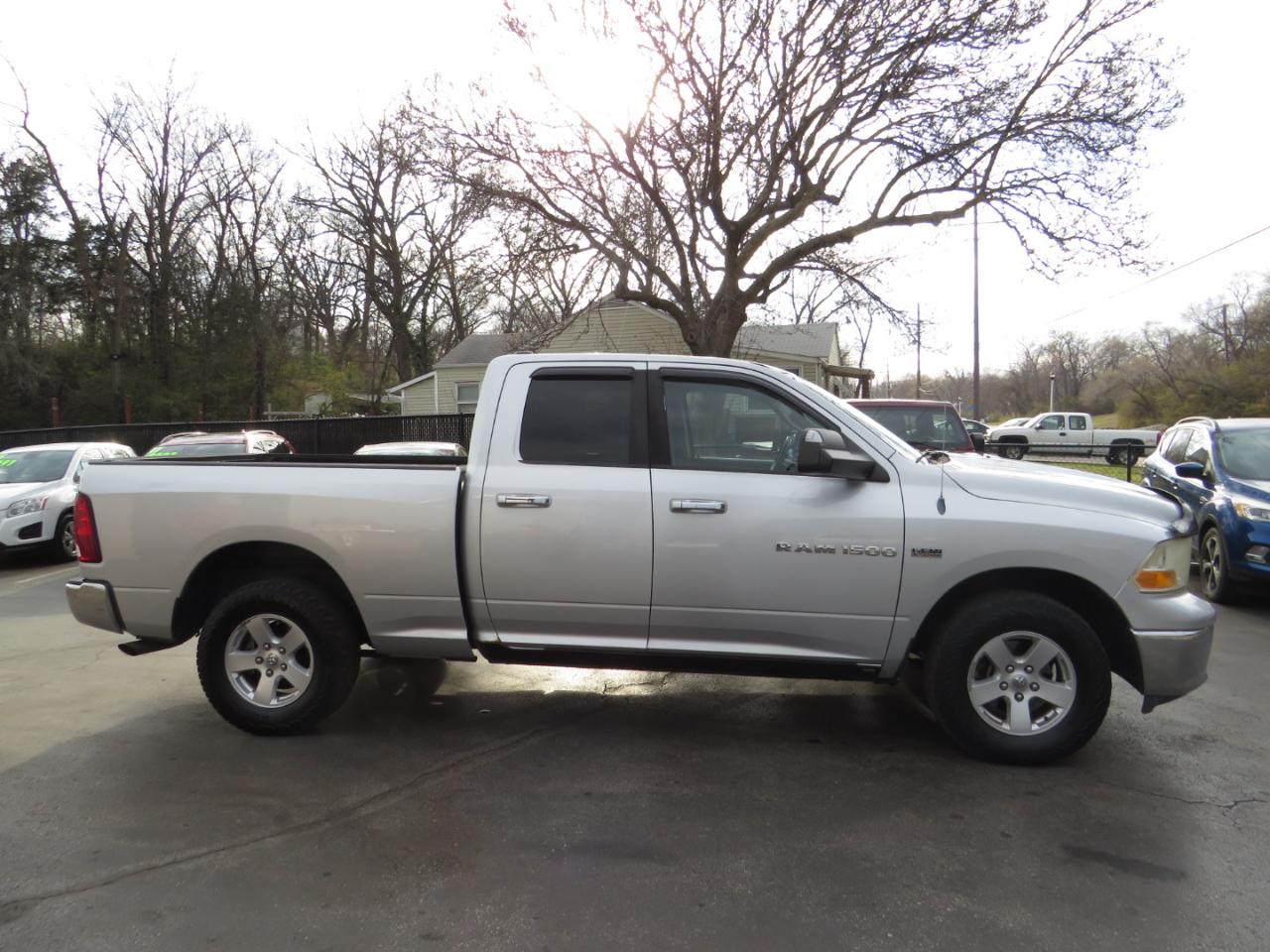 RAM 1500 4WD Quad Cab 140.5" SLT 2011