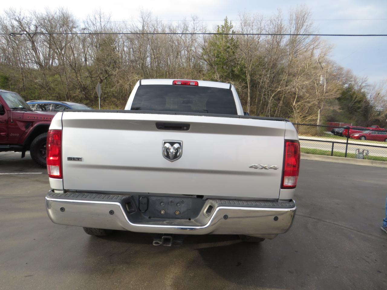 RAM 1500 4WD Quad Cab 140.5" SLT 2011