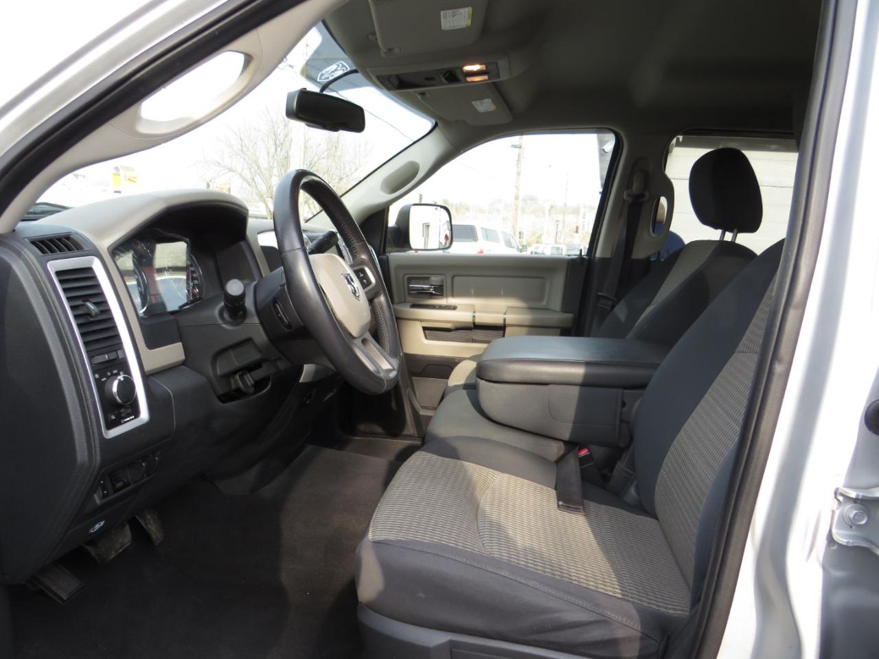 RAM 1500 4WD Quad Cab 140.5" SLT 2011