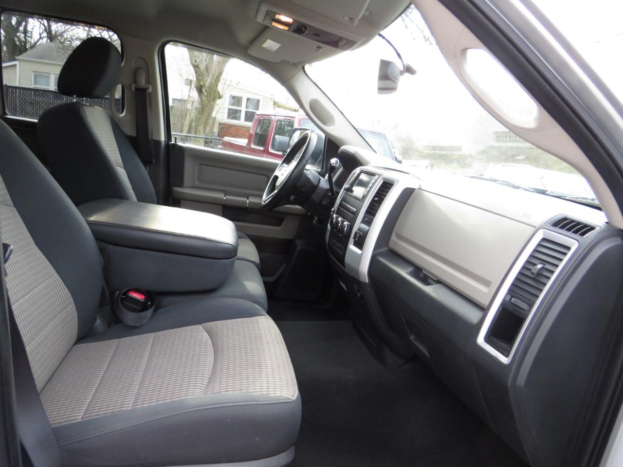 RAM 1500 4WD Quad Cab 140.5" SLT 2011