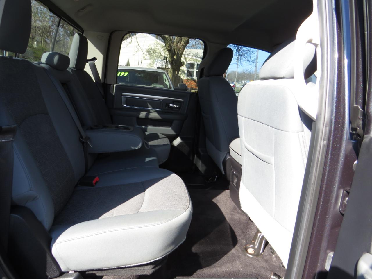 RAM 1500 4WD Crew Cab 140.5" Big Horn 2016