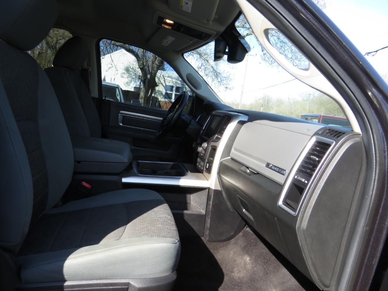 RAM 1500 4WD Crew Cab 140.5" Big Horn 2016