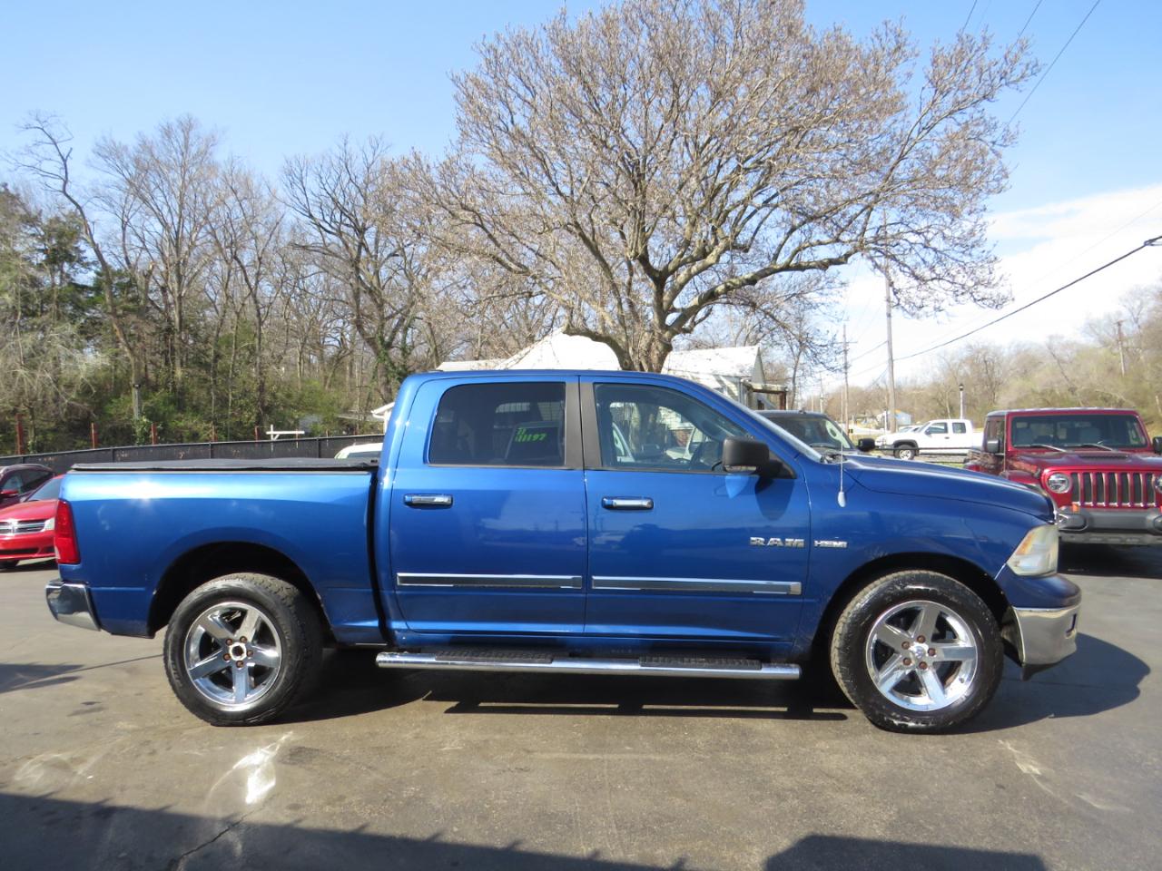 Dodge Ram 1500 4WD Crew Cab 140.5" SLT 2010