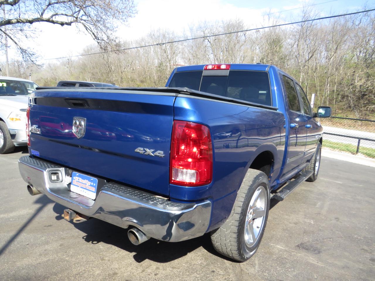Dodge Ram 1500 4WD Crew Cab 140.5" SLT 2010