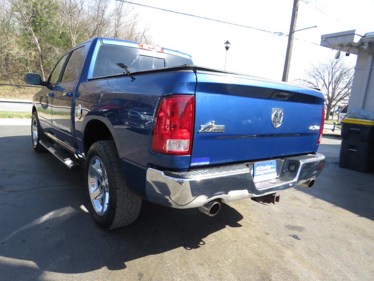 Dodge Ram 1500 4WD Crew Cab 140.5" SLT 2010