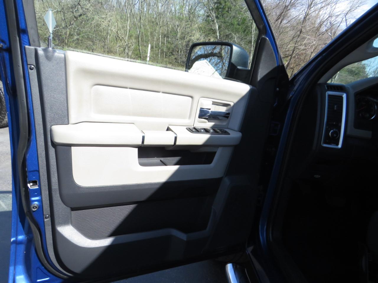 Dodge Ram 1500 4WD Crew Cab 140.5" SLT 2010