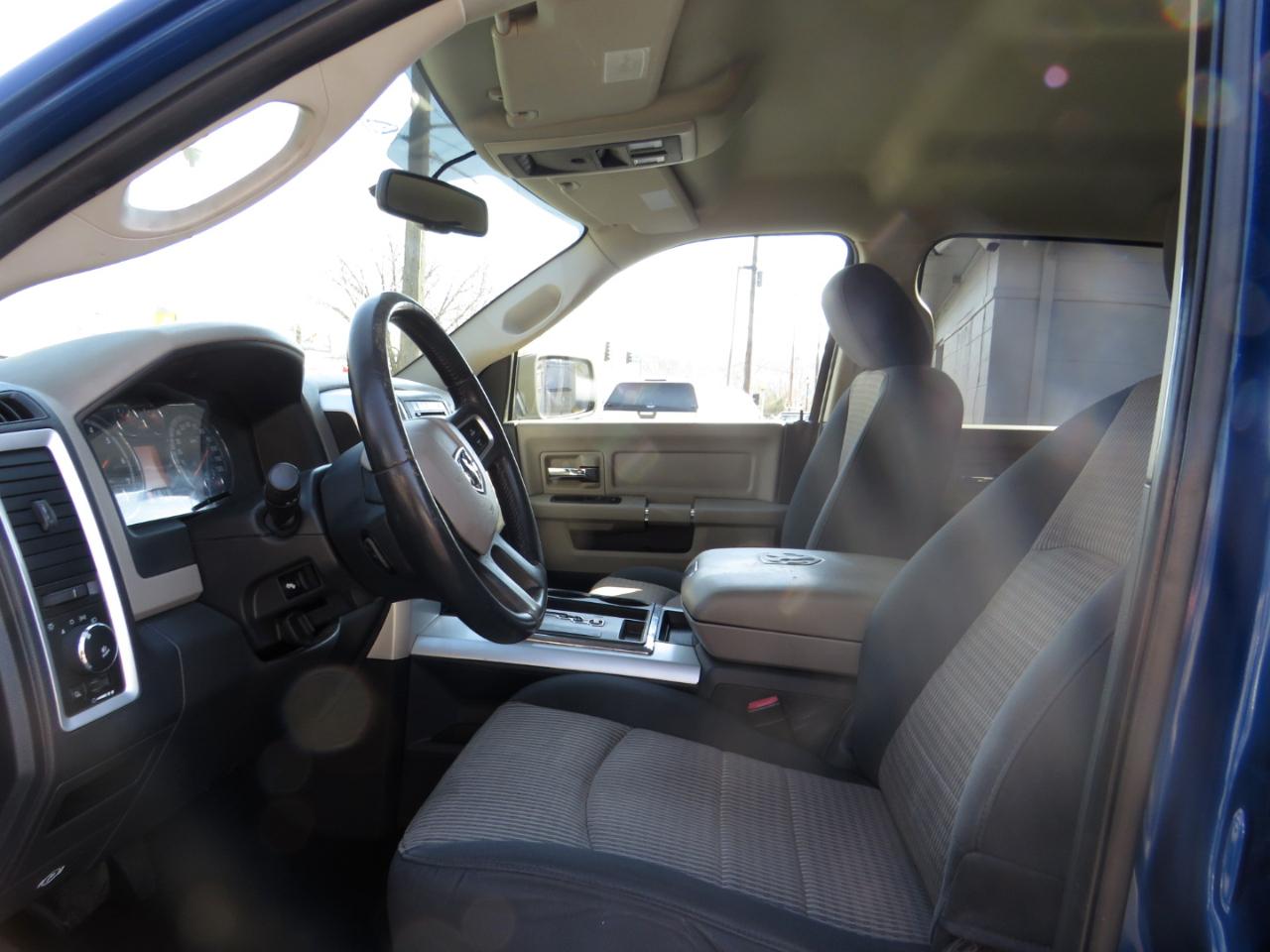 Dodge Ram 1500 4WD Crew Cab 140.5" SLT 2010