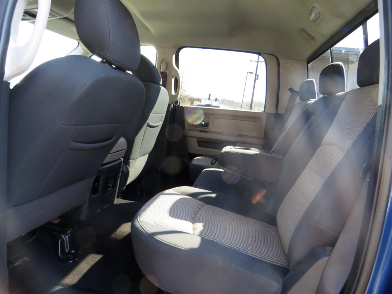 Dodge Ram 1500 4WD Crew Cab 140.5" SLT 2010