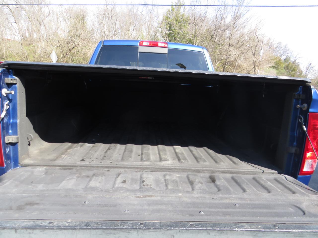 Dodge Ram 1500 4WD Crew Cab 140.5" SLT 2010