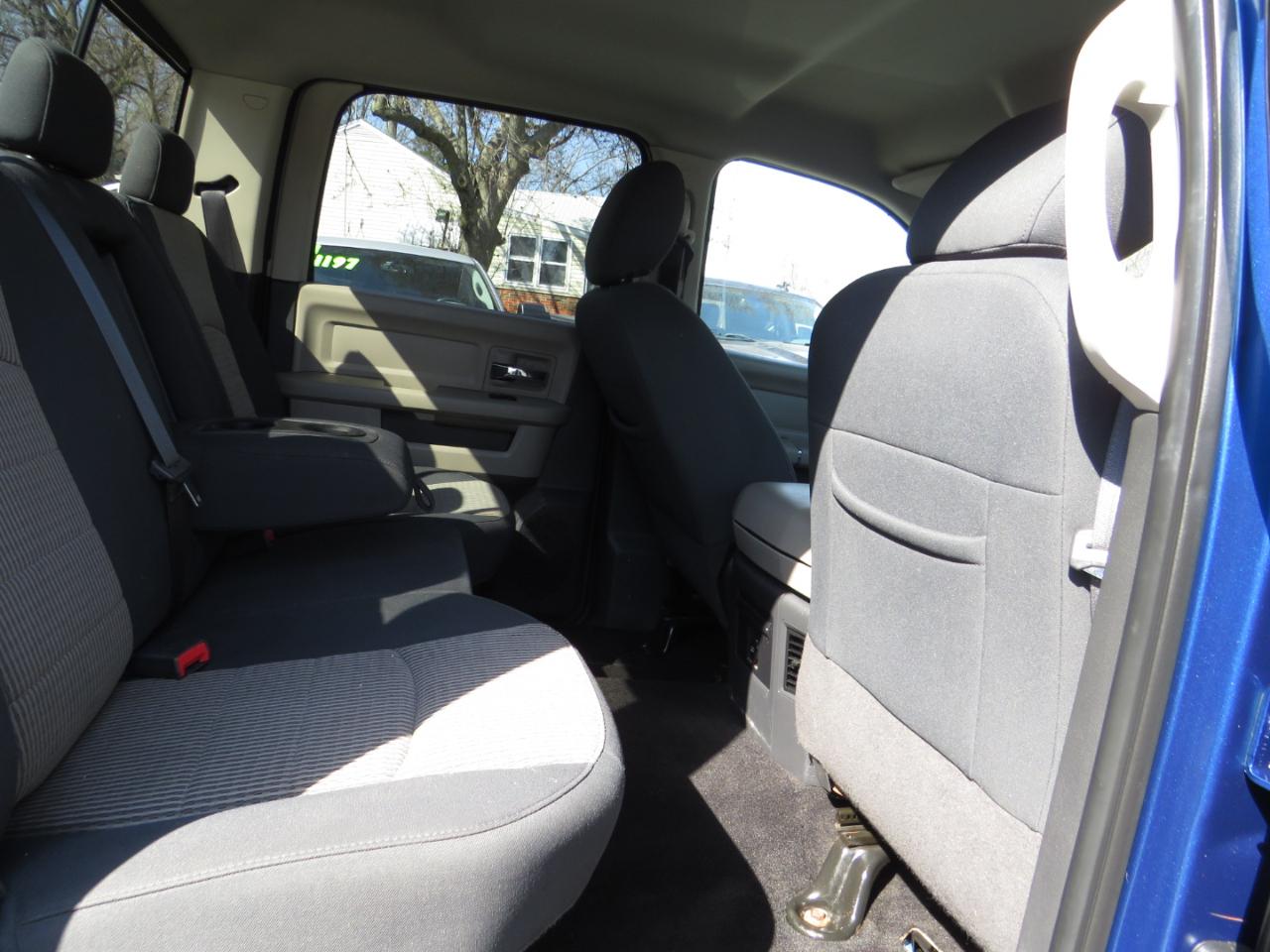 Dodge Ram 1500 4WD Crew Cab 140.5" SLT 2010