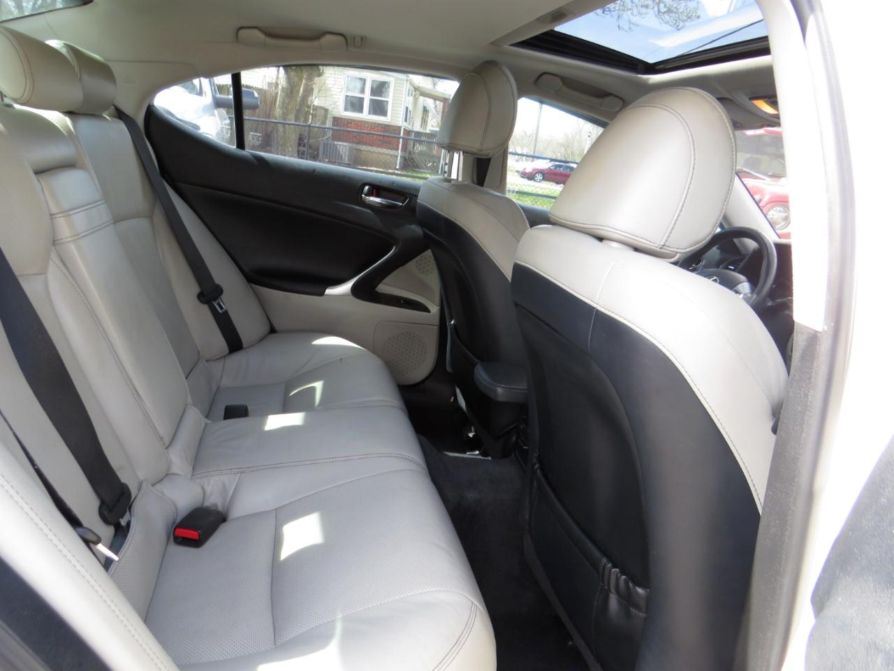 Lexus IS 250 4dr Sport Sdn Man RWD 2011