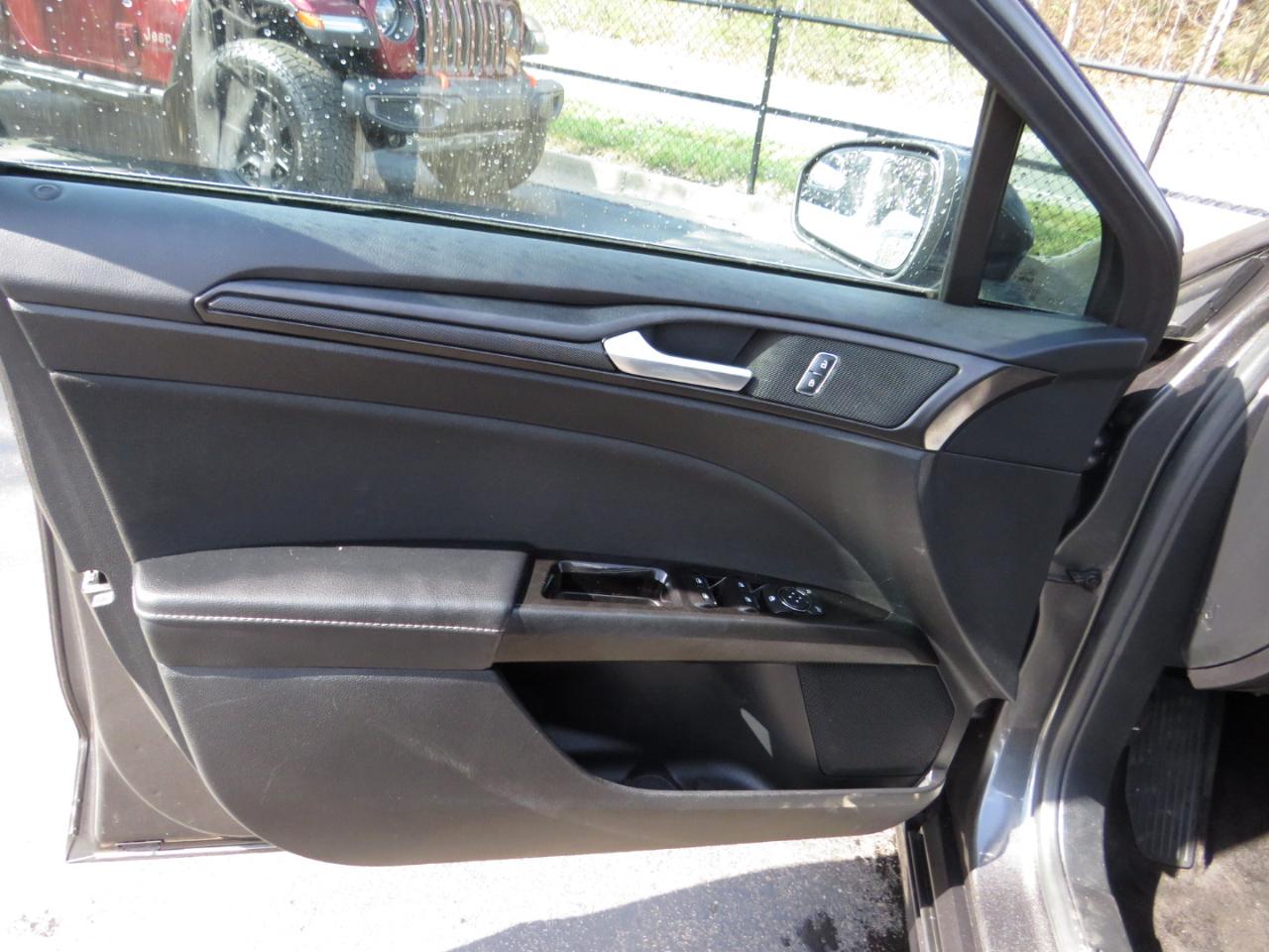 Ford Fusion SE FWD 2018