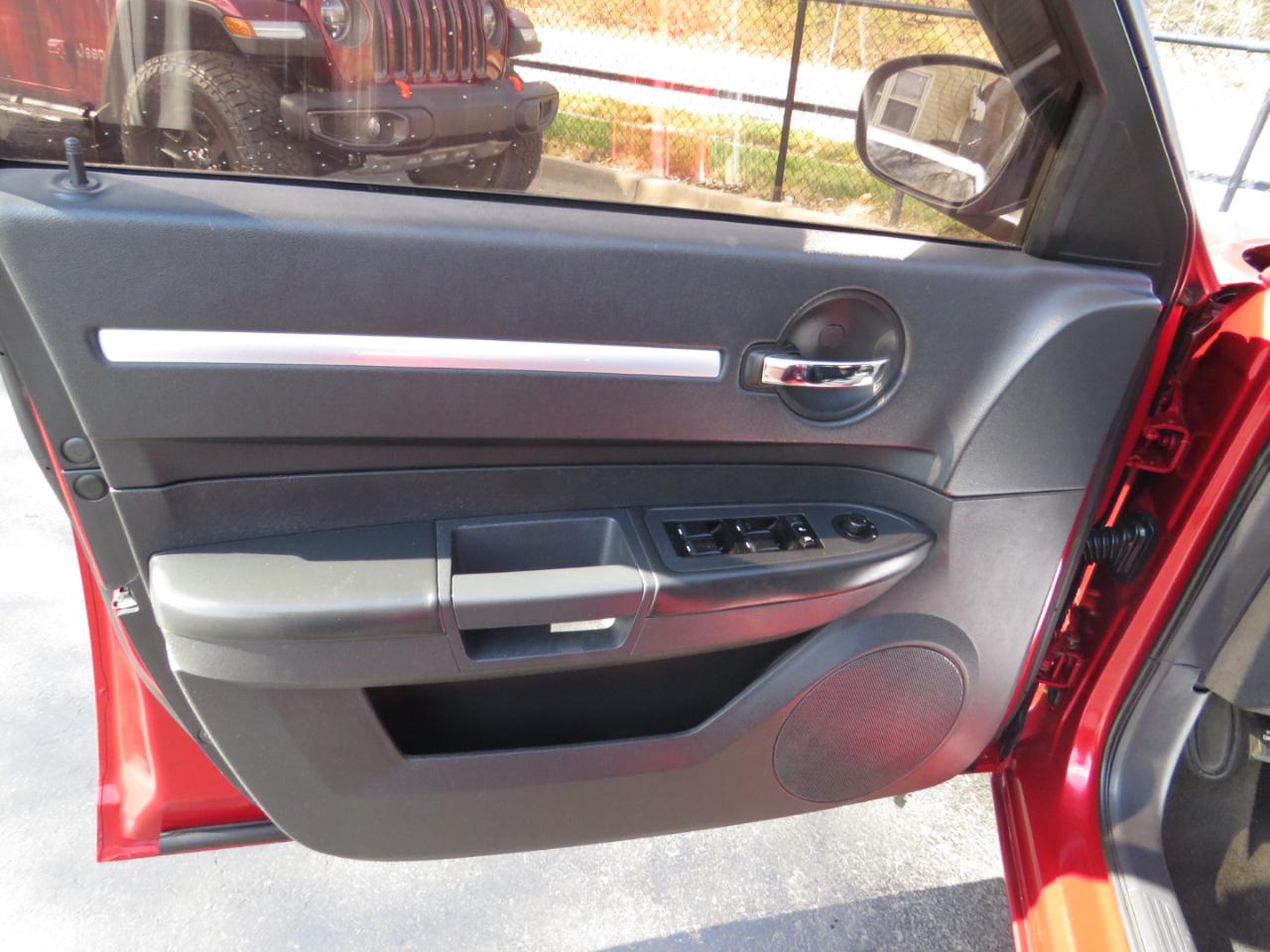 Dodge Charger 4dr Sdn SE RWD 2009