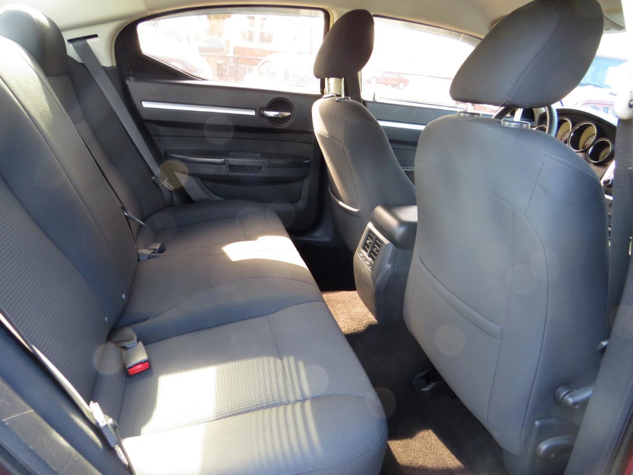 Dodge Charger 4dr Sdn SE RWD 2009