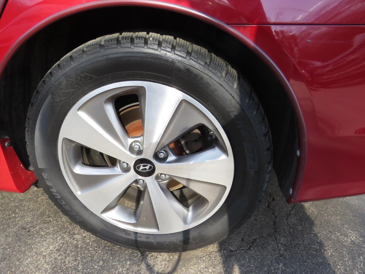 Hyundai Sonata 4dr Sdn 2.4L Auto Hybrid 2012