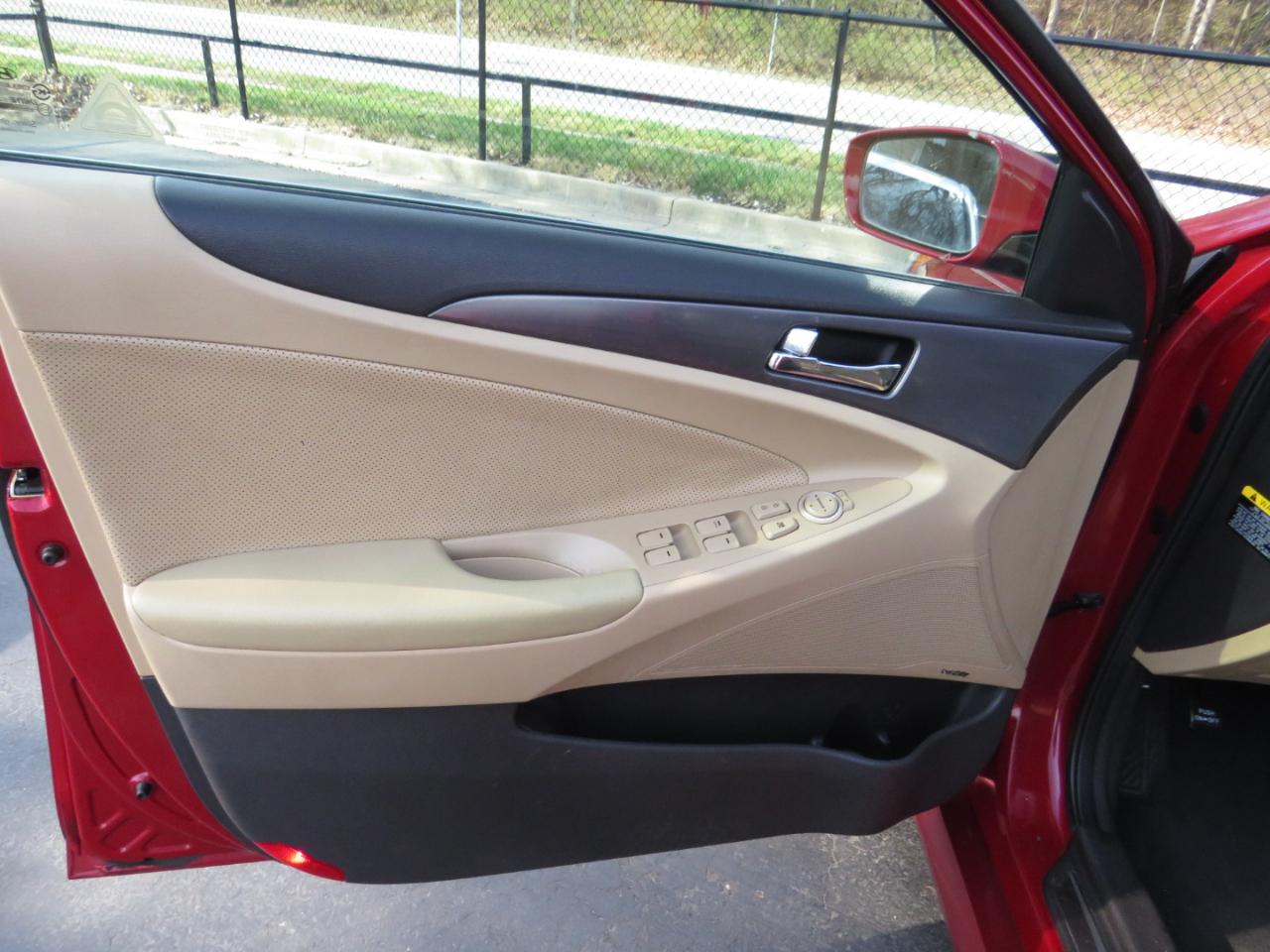 Hyundai Sonata 4dr Sdn 2.4L Auto Hybrid 2012