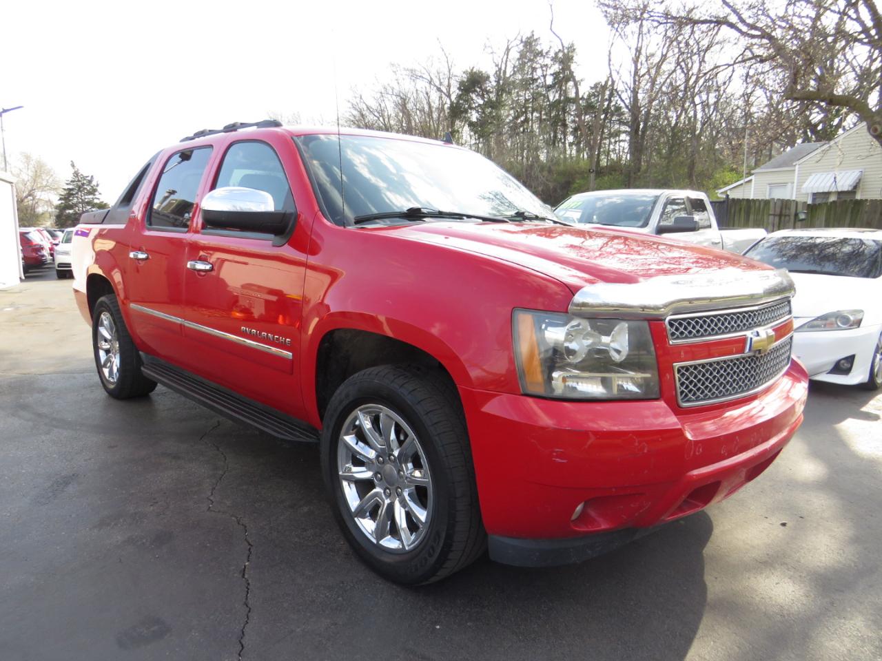 Chevrolet Avalanche 4WD Crew Cab LTZ 2011