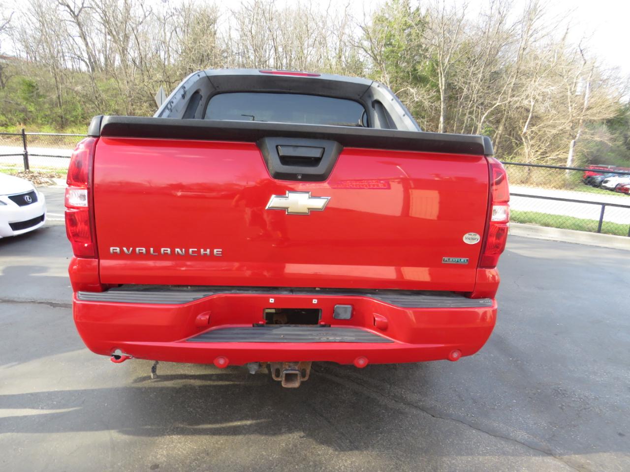 Chevrolet Avalanche 4WD Crew Cab LTZ 2011