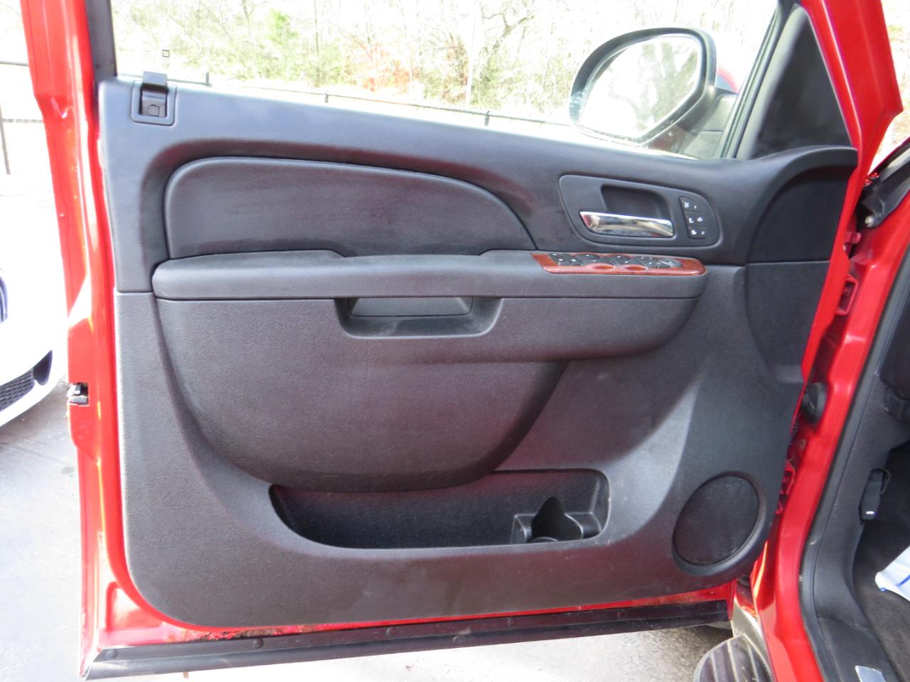 Chevrolet Avalanche 4WD Crew Cab LTZ 2011