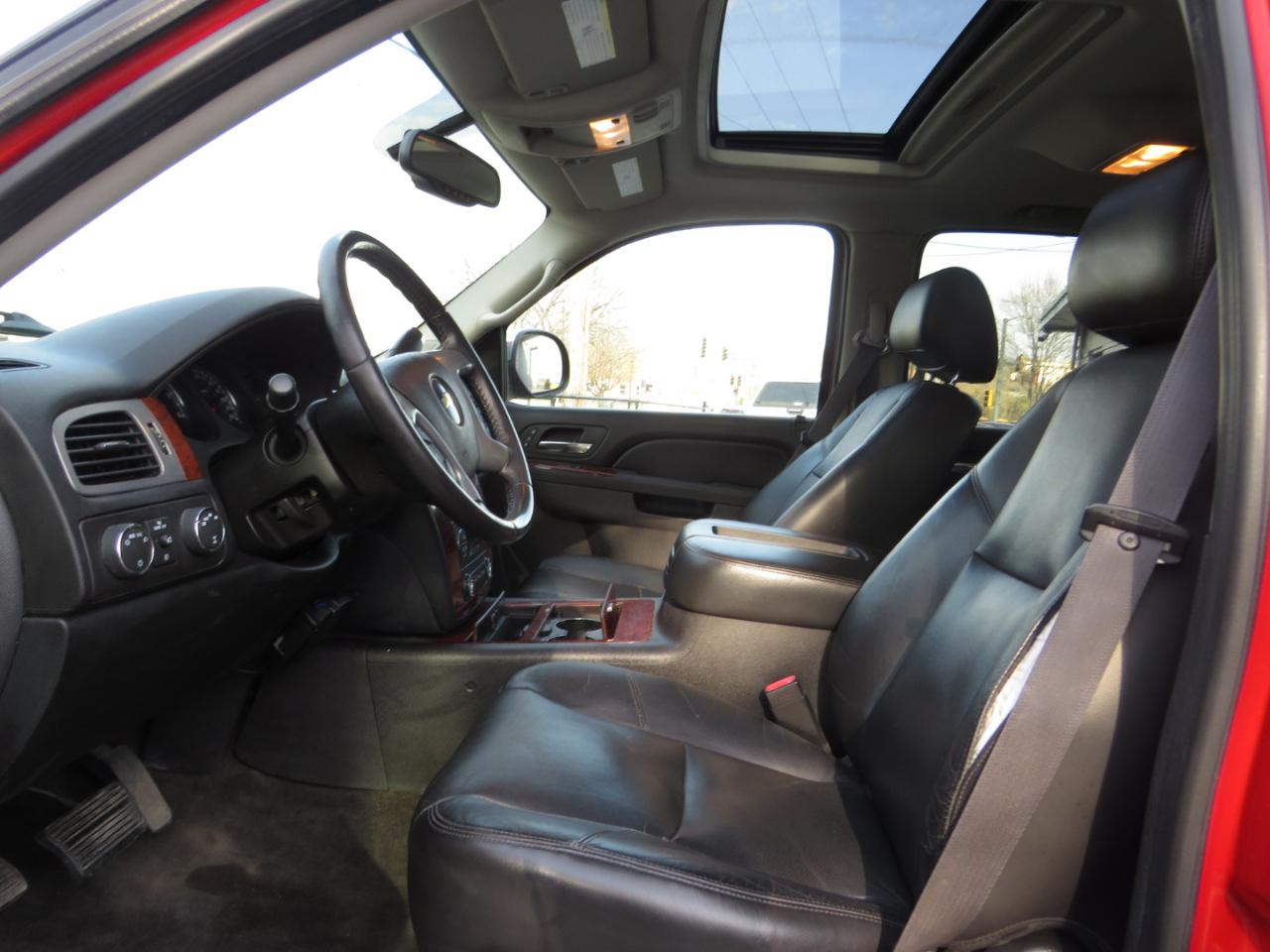 Chevrolet Avalanche 4WD Crew Cab LTZ 2011