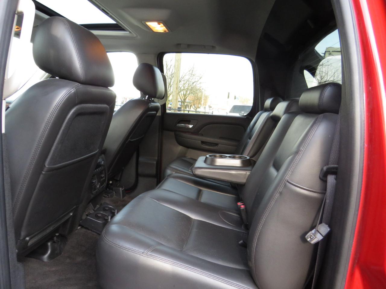 Chevrolet Avalanche 4WD Crew Cab LTZ 2011