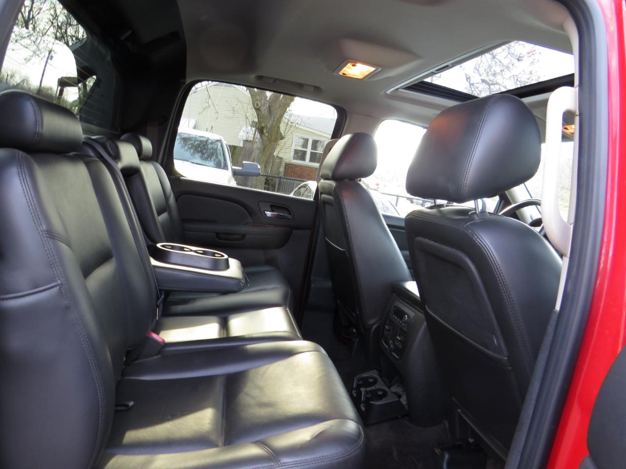 Chevrolet Avalanche 4WD Crew Cab LTZ 2011