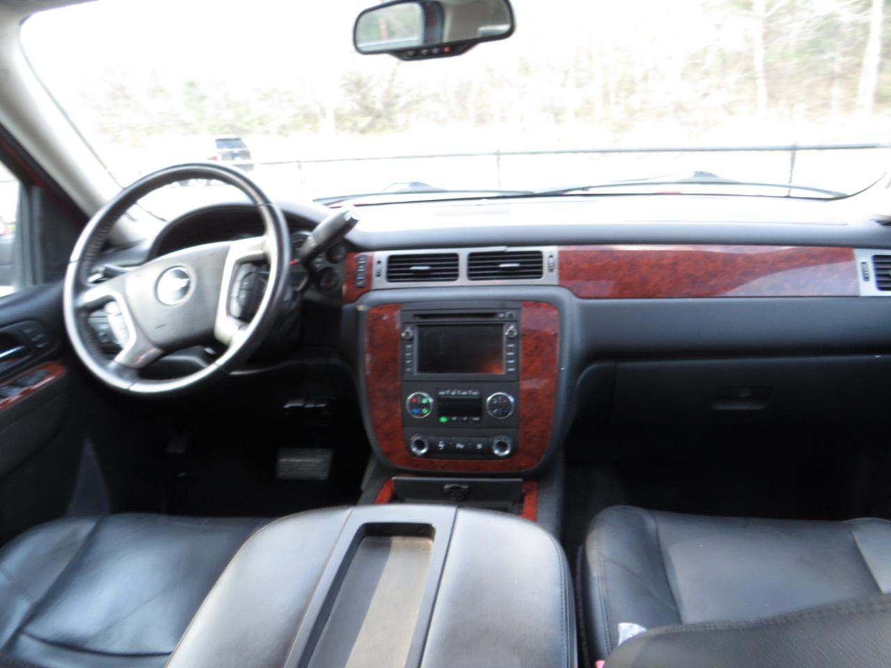 Chevrolet Avalanche 4WD Crew Cab LTZ 2011