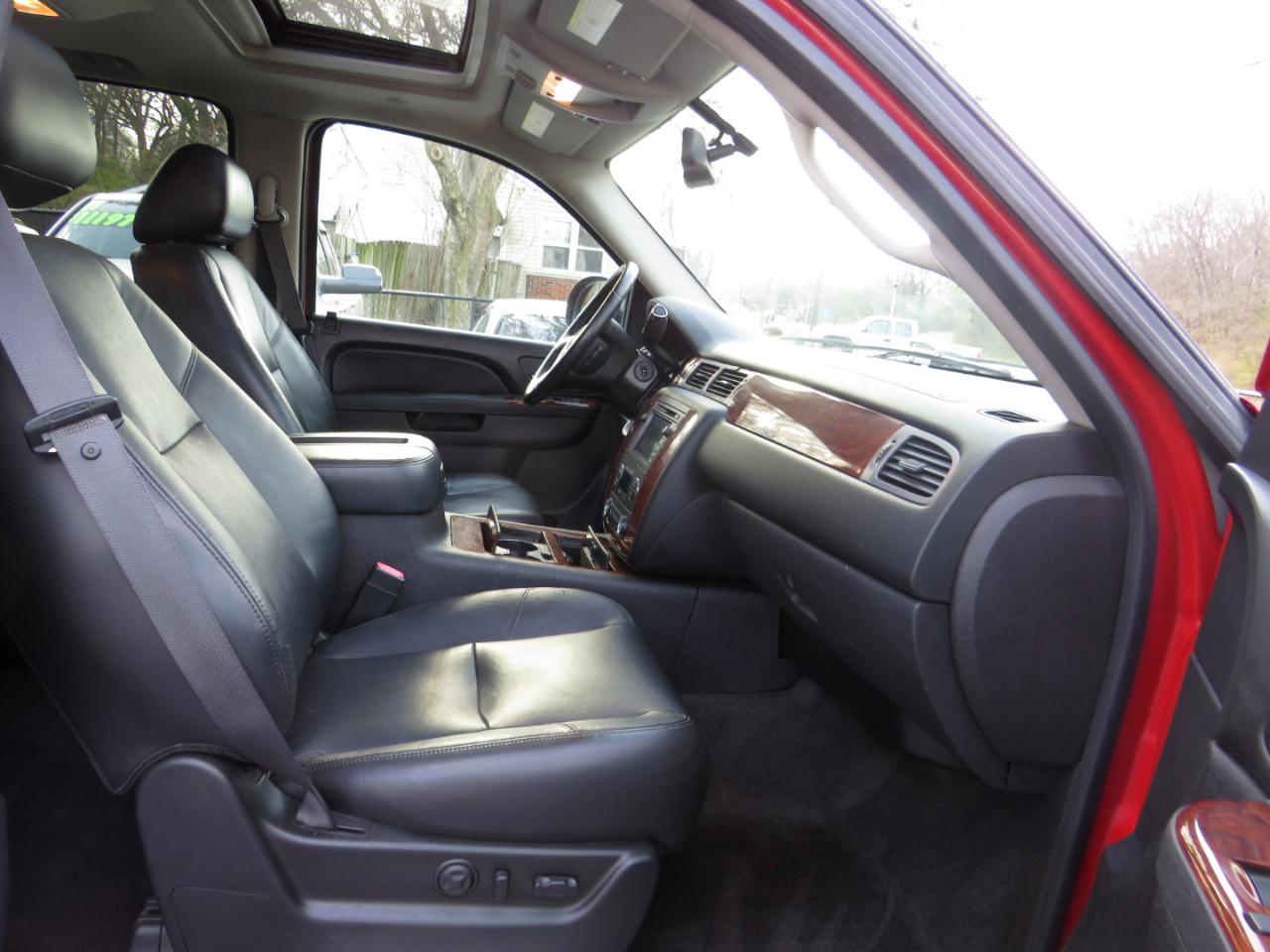 Chevrolet Avalanche 4WD Crew Cab LTZ 2011