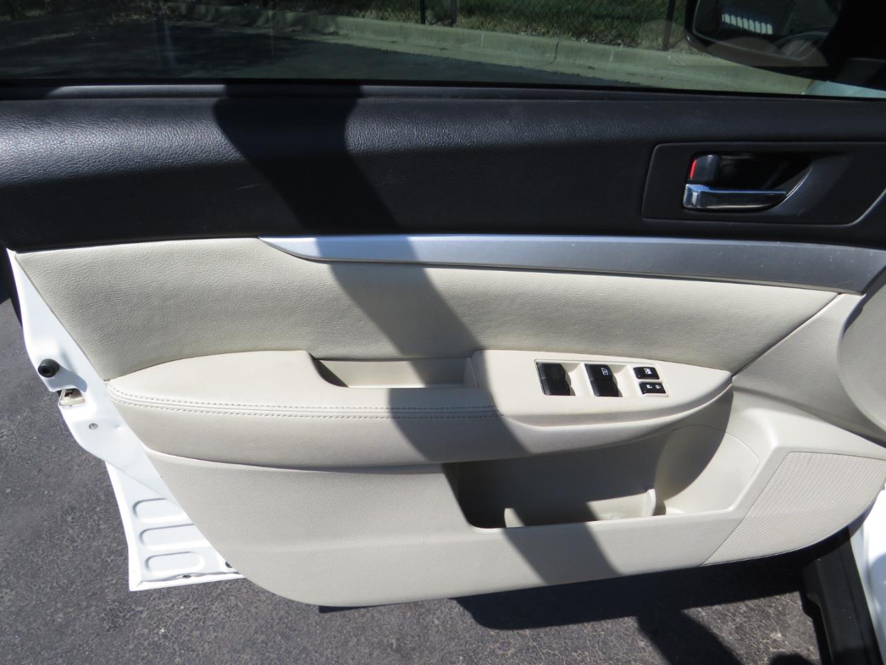 Subaru Outback 4dr Wgn H4 Auto 2.5i 2012