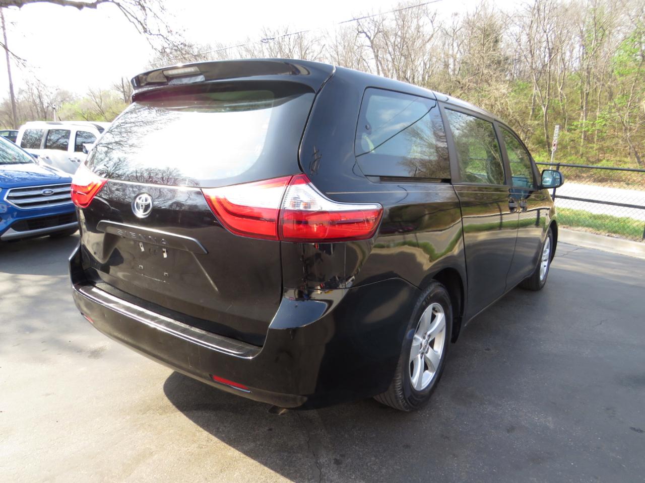 Toyota Sienna 5dr 7-Pass Van L FWD (Natl) 2015