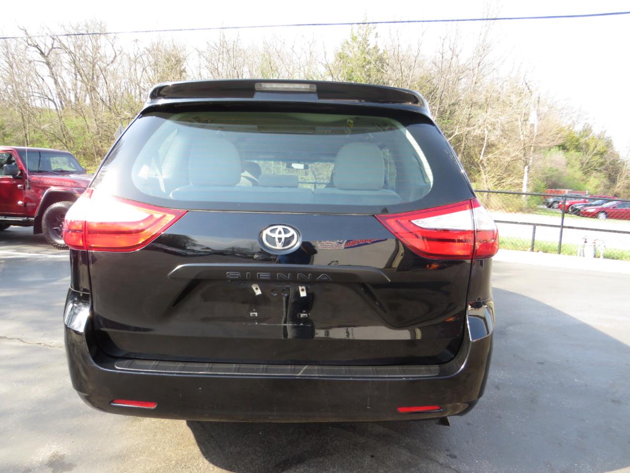 Toyota Sienna 5dr 7-Pass Van L FWD (Natl) 2015